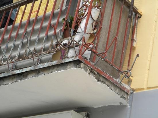 Ремонт балконных плит будет отличаться в зависимости от того, кирпичный это или панельный дом