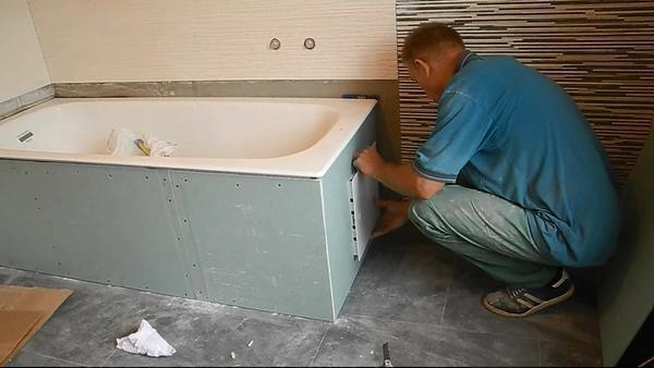 Обшить ванную гипсокартоном можно самостоятельно, главное – подобрать качественные материалы для работы и правильно выполнить монтаж конструкции