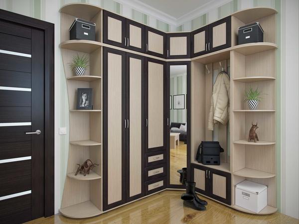 Очень часто мебель в малогабаритном коридоре располагают углом, что позволяет сэкономить пространство и визуально его расширить