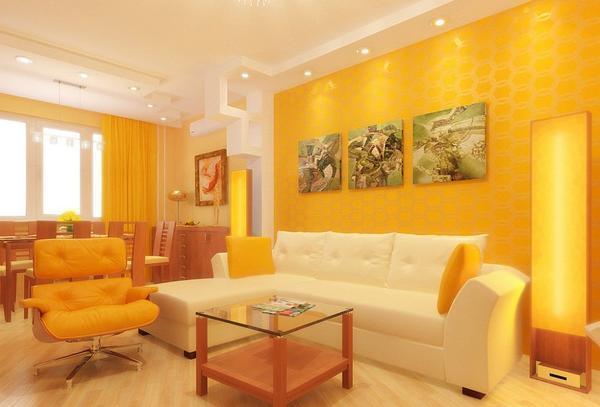 Стремясь визуально расширить комнату, хозяин выбирает желтые обои, подчеркивающие достоинства, и грамотно скрывающие возможные недостатки планировки жилого помещения