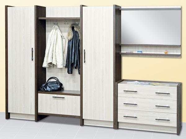 Чтобы шкаф и комод смотрелись гармонично, следует выбирать одинаковый оттенок для обоих предметов мебели 