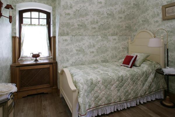 Маленькая спальня в стиле прованс должна быть максимально светлой