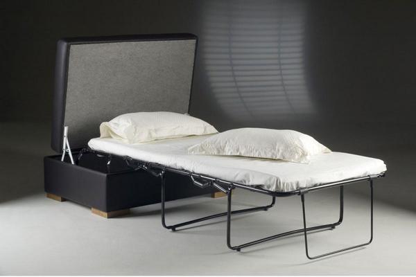 В небольшой спальне актуально будет использование пуфа-трансформера, отличающегося небольшими габаритами и широким функционалом