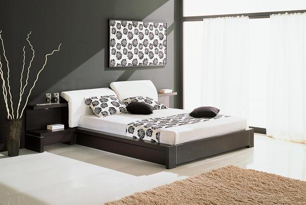 Стиль хай-тек в спальне подразумевает наличие свободного пространства без массивных шкафов и комодов