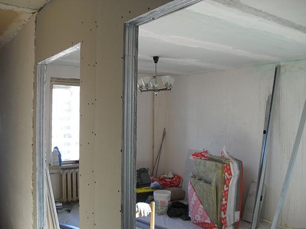 Перед тем как приступать к установке стены в помещении, следует заранее подготовить все необходимые материалы и инструменты для ремонта