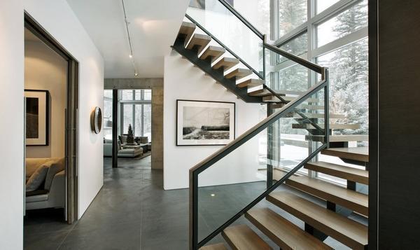 Перед тем как устанавливать лестницу, следует сперва продумать ее дизайн и место, где лучше всего ее установить