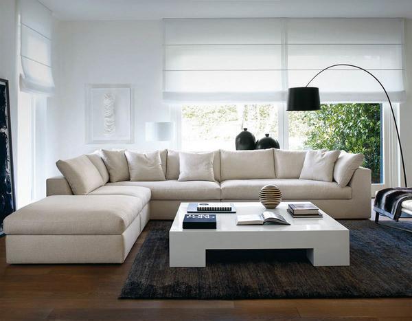 Современным в 2016 году считается диван, выполненный из натуральных материалов в светлых тонах