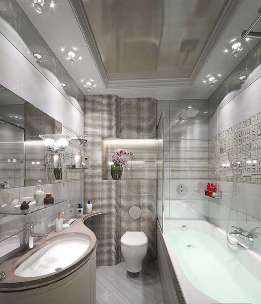 Натяжной потолок очень гармонично вписывается в интерьер ванной комнаты