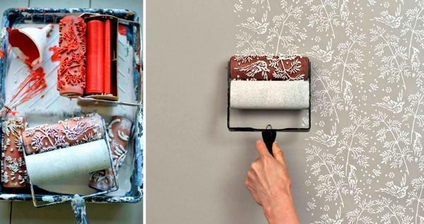 При покраске стен жидкими обоями можно использовать специальные валики с узорами