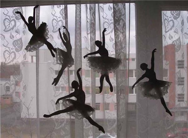 Панно балерина будет выглядеть уместно в любой комнате