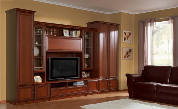 Правильный подбор классической мебели поможет вам скрыть некоторые недостатки гостиной