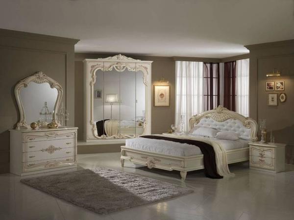 Для спальни в классическом стиле нужно подбирать комплексную гарнитуру, учитывая дизайн комнаты