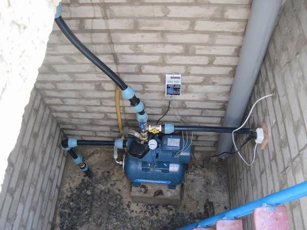 Рекомендуется располагать насос для водоснабжения дома из колодца в сухом месте 