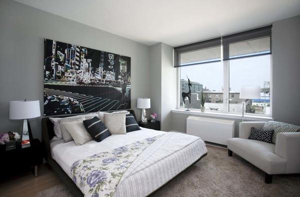 Сделать спальню красивой и уютной можно при помощи оформления комнаты в серых тонах