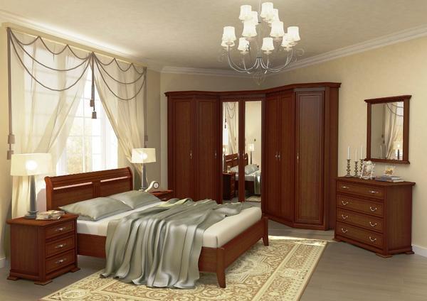Достаточно часто в спальнях в классическом стиле используют деревянную мебель высокого качества