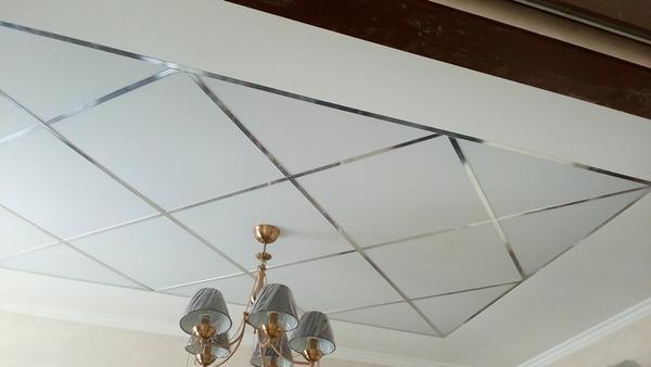 Потолок из акрилового стекла влагоустойчив, ударопрочен, обладает высокой светопроницаемостью