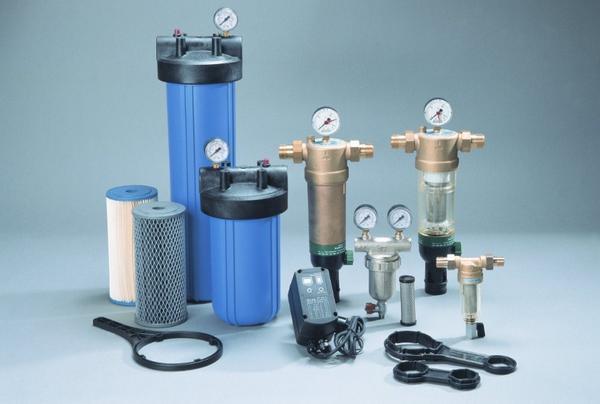 Перед покупкой проточного фильтра для воды нужно проконсультироваться с профессионалами и выбрать оптимальный вариант 
