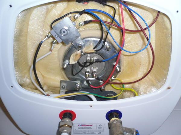 При ремонте водонагревателя компании «Термекс» невозможно открутить гайки на фланцах, поэтому их придется срезать