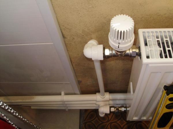Установка термоголовки на радиатор отопления выполняется исходя из определенного типа системы отопления