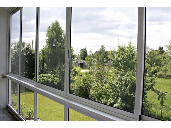 Балконную раму из алюминия монтировать достаточно просто