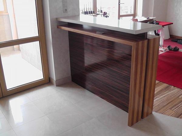 Быстро и оригинально разграничить пространство в кухне-гостиной можно при помощи гипсокартонной барной стойки