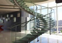 Прочные металлические лестницы: 3 вида конструкции