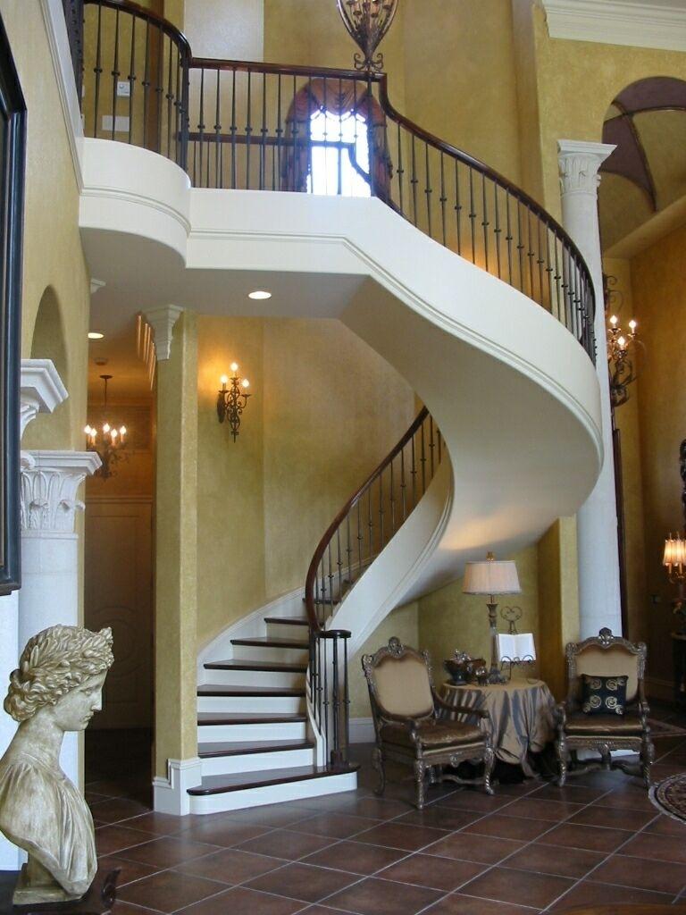 Бетонная лестница доме второй этаж