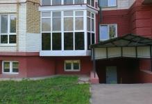 zaschischennyy-ot-solntsa-i-postoronnih-vzglyadov-balkon