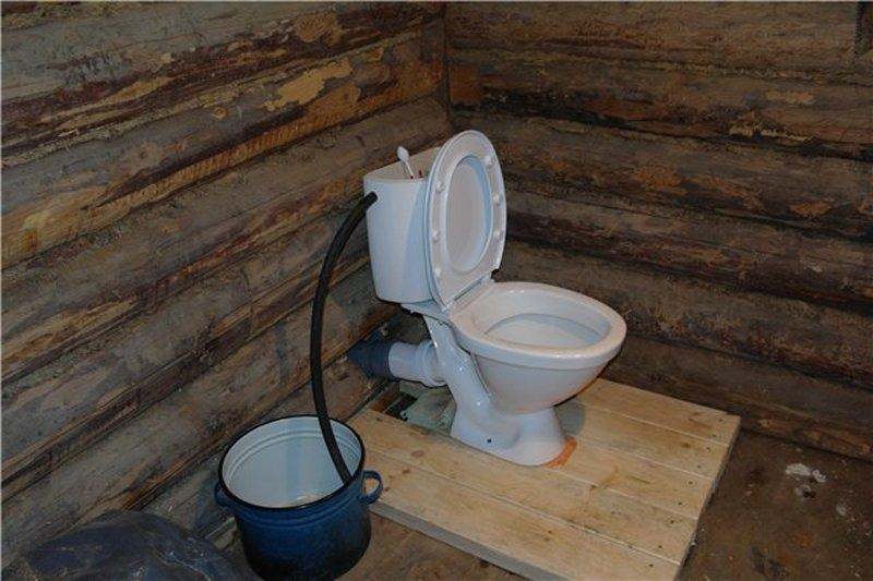 как поставить туалет в частном доме