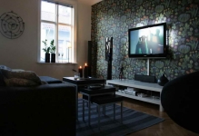 Modern-TV-Room-Decor-with-Wallpapper
