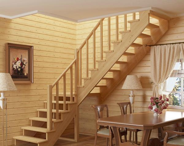 Ступени для лестницы из сосны могут отличаться по форме, цвету и толщине 