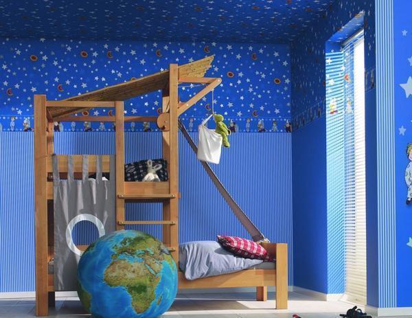 Интересный и простой в исполнении вариант оформления детской комнаты – фотообои с изображением звездного неба