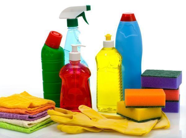 Химическими средствами можно мыть не все типы обоев, поэтому их нужно выбирать крайне внимательно