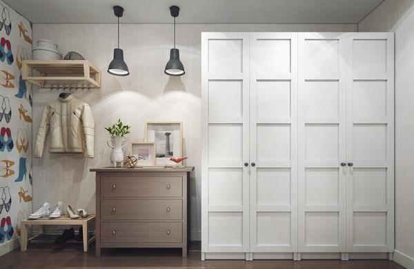 Шкаф, сделанный в скандинавском стиле, в основном окрашен в белый цвет или другой светлый оттенок 