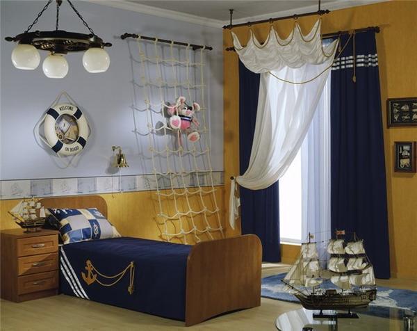 Синий цвет - это неотъемлемая часть морской тематики в дизайне детской спальни
