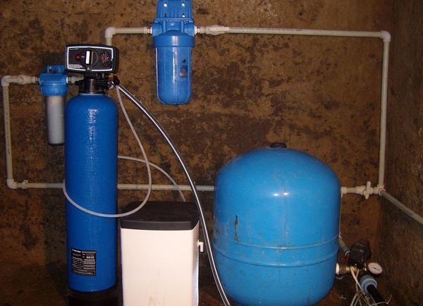Фильтр грубой очистки воды зачастую устанавливается возле насоса 
