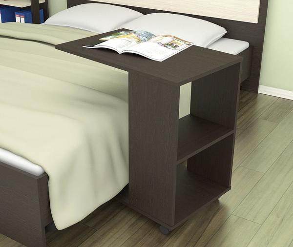 Прикроватный столик на колесиках - это отличный вариант для тех, кто хочет создать в спальне атмосферу комфорта и уюта