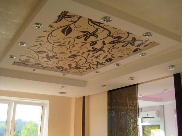Натяжной потолок представляет собой мягкое полотно, натянутое на багет из ПВХ-профиля или каркаса из алюминия