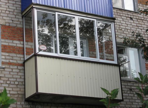 На сегодняшний день популярным материалом для внешней отделки балкона является виниловая вагонка 