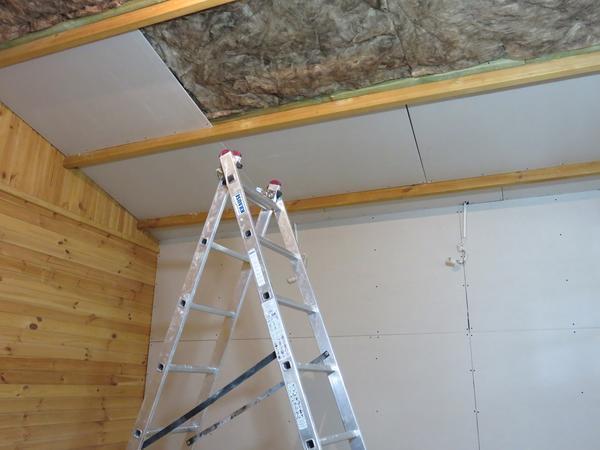 Внутреннее утепление потолка рекомендуется проводить при достаточно большой высоте потолочных перекрытий