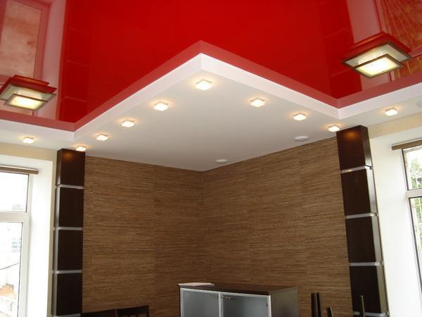 Стильный и яркий натяжной потолок украсит помещение, органично дополняя его интерьер