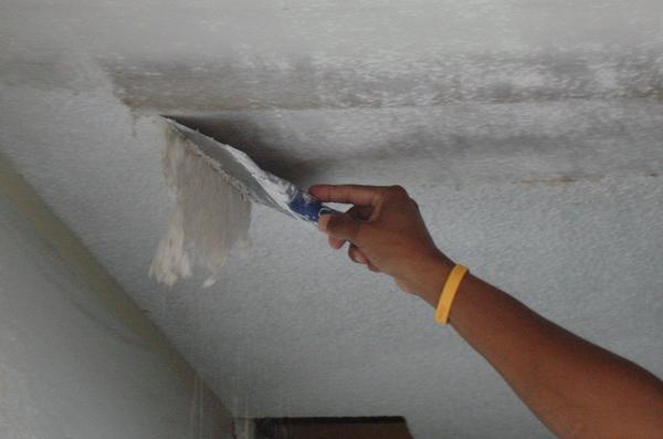 Перед тем как крепить каркас под гипсокартон к стене или потолку, необходимо провести предварительные отделочные работы