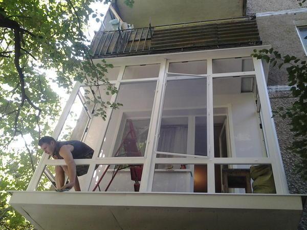 Во многих странах французскими называют балконы с остеклением от пола до потолка
