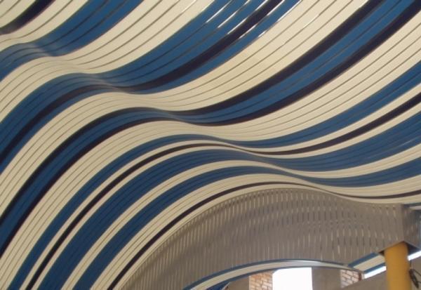Фирма «Албес» популярна реечными потолками криволинейной формы
