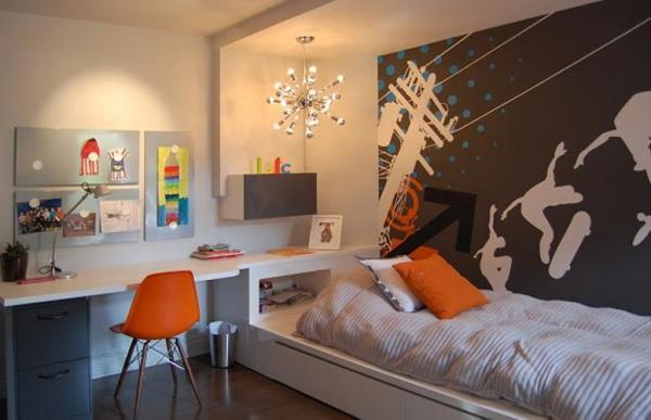 Дизайнеры считают, что лучше всего для комнаты подростка подойдет мебель однотонная, но яркого оттенка, а также картина любимого героя или персонажа