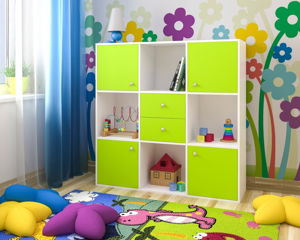Шкаф для игрушек в комнате