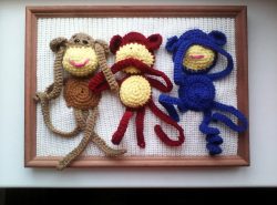 Панно с забавными обезьянами отлично дополнит интерьер любой комнаты, будь то детская или гостиная