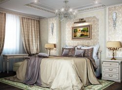 Спальня в классическом стиле отличается особой роскошью благодаря красивой мебели, объемной люстре и картинам с широкой рамкой
