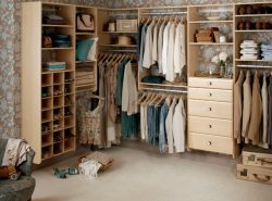 Отдельная комната для гардеробной - это прекрасная возможность сохранять все ваши вещи в одном месте