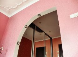 Сделать интерьер помещения стильным и оригинальным можно при помощи декоративной арки
